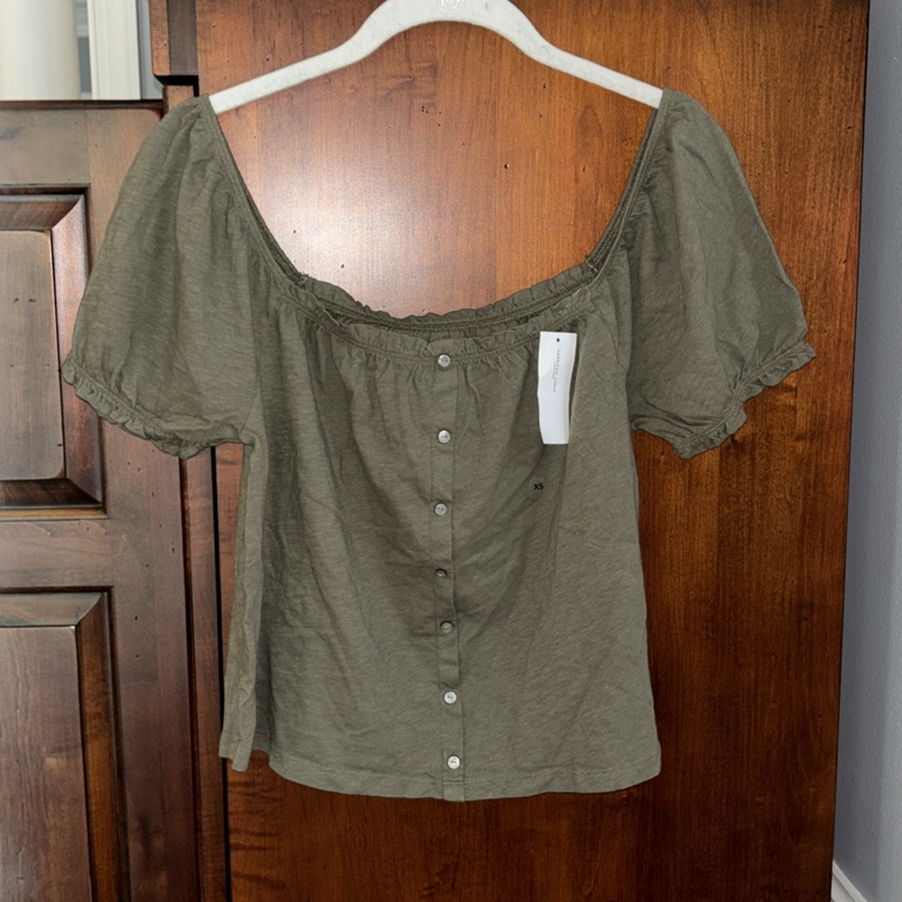 NWT American Eagle Faux Button Crop Top